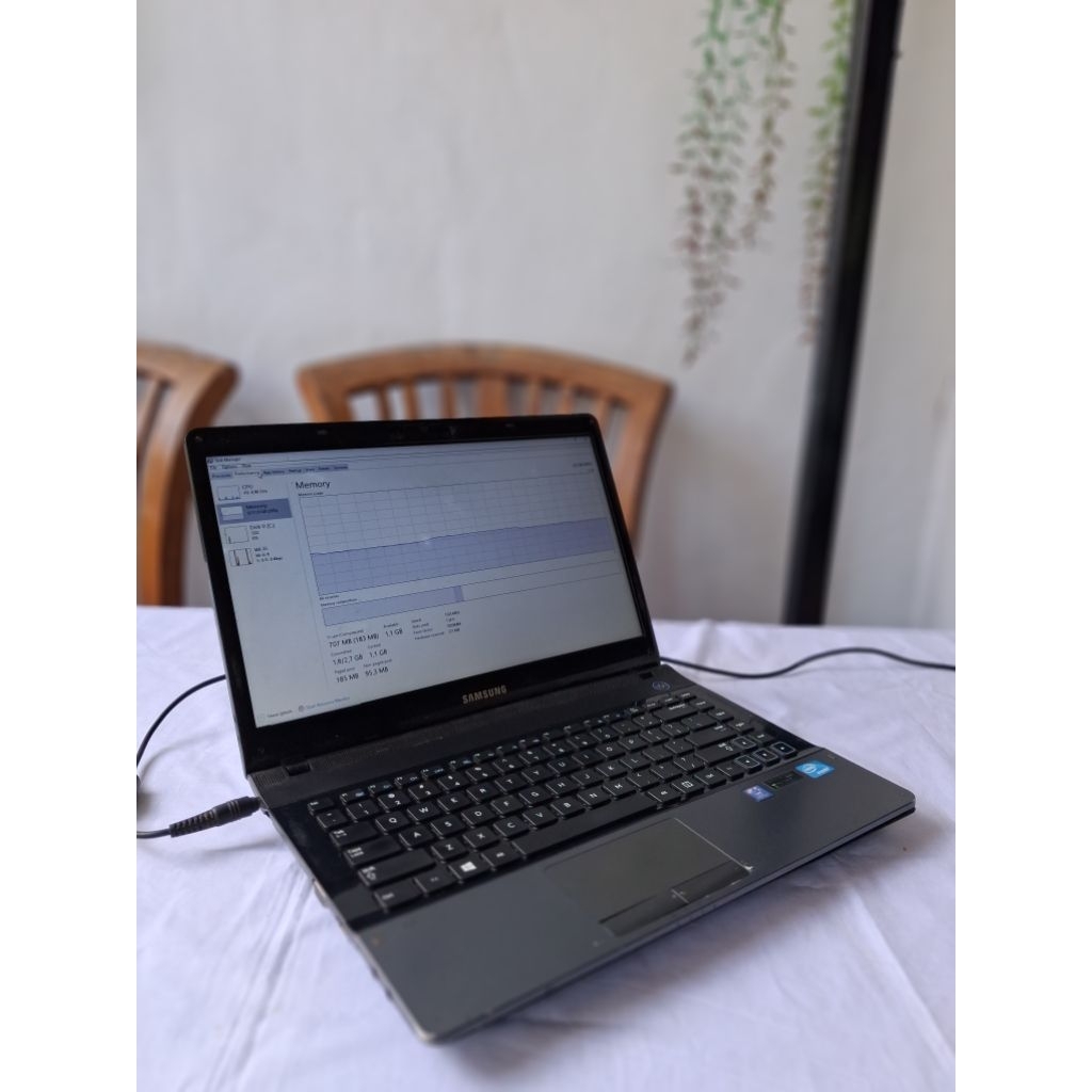Laptop Samsung NP300E4X Celeron RAM 2GB Jual Minus No HDD Tanpa Charger