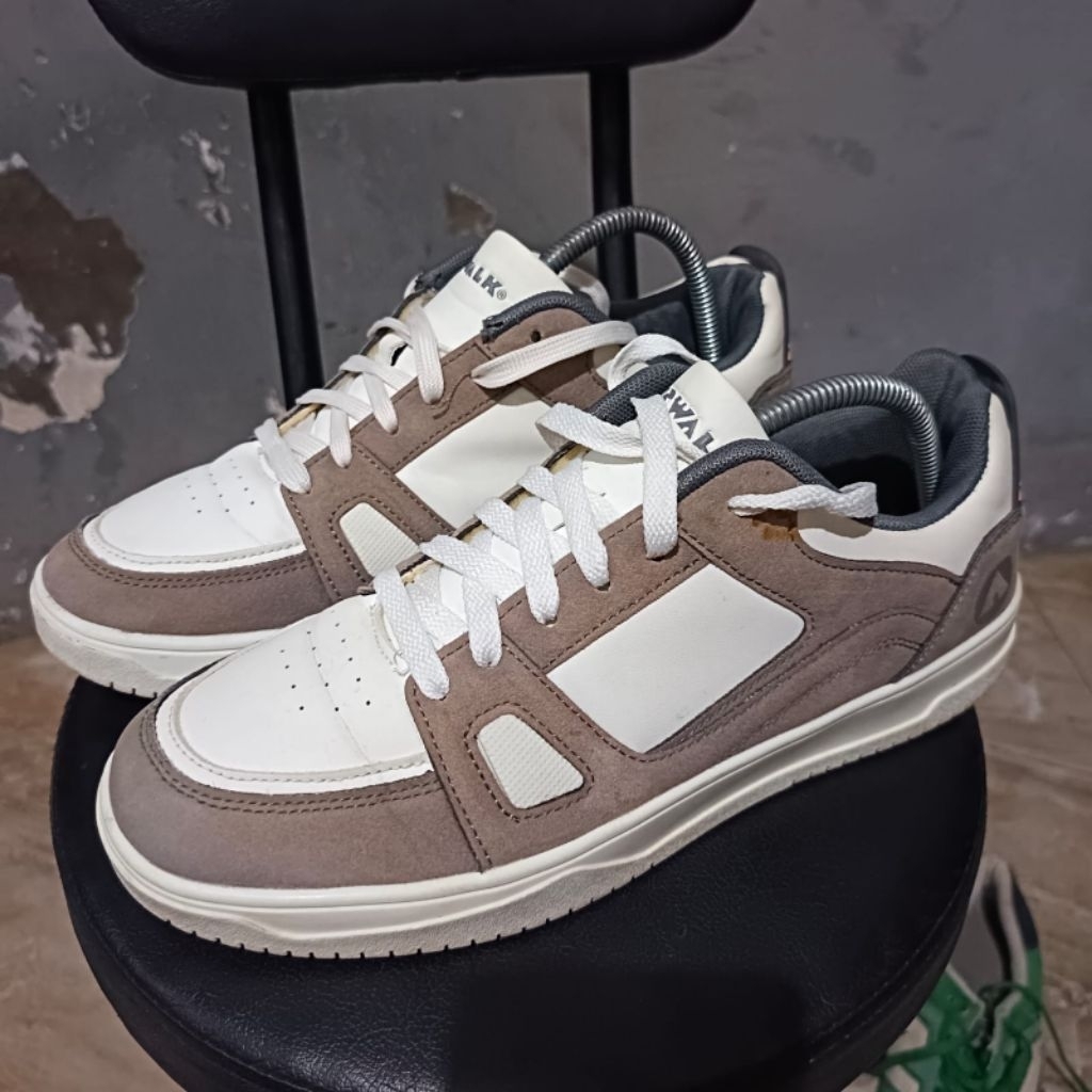 AIRWALK Sepatu Second ORIGINAL Size 42 (26.5 cm) Kondisi Terbaik