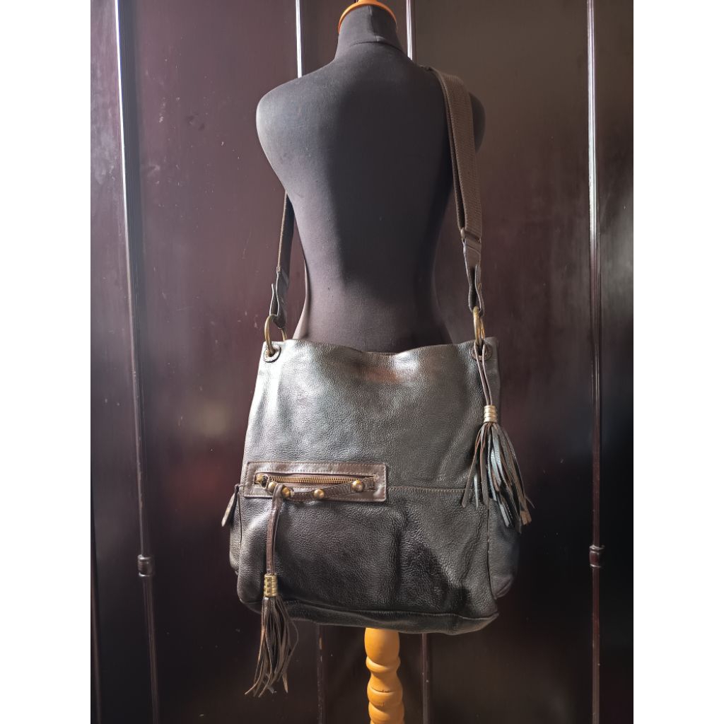 Sling Bag / Tas Selempang Besar Kulit Asli Brand   S A L V A T O R E    F E R R A G A M O   Dark Bro