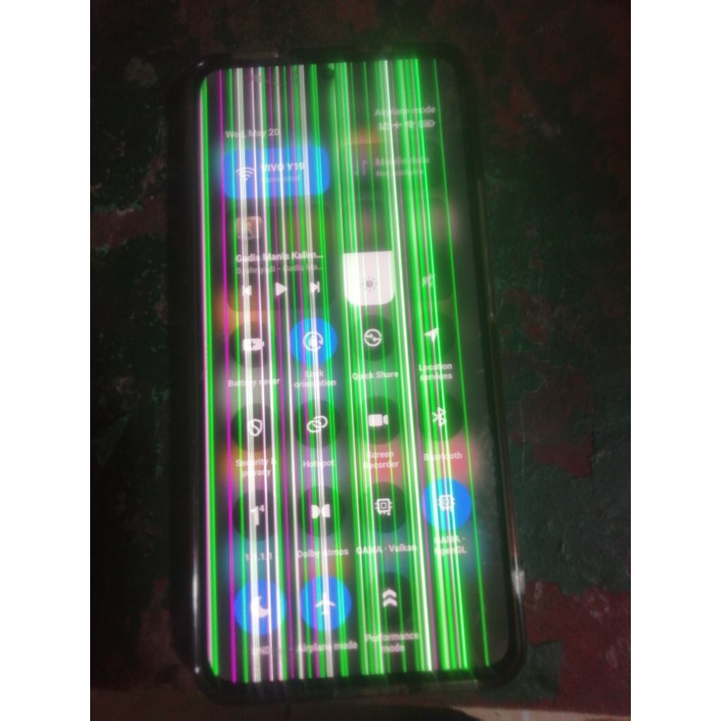 lcd Xiaomi 12T minus bergaris seperti difoto