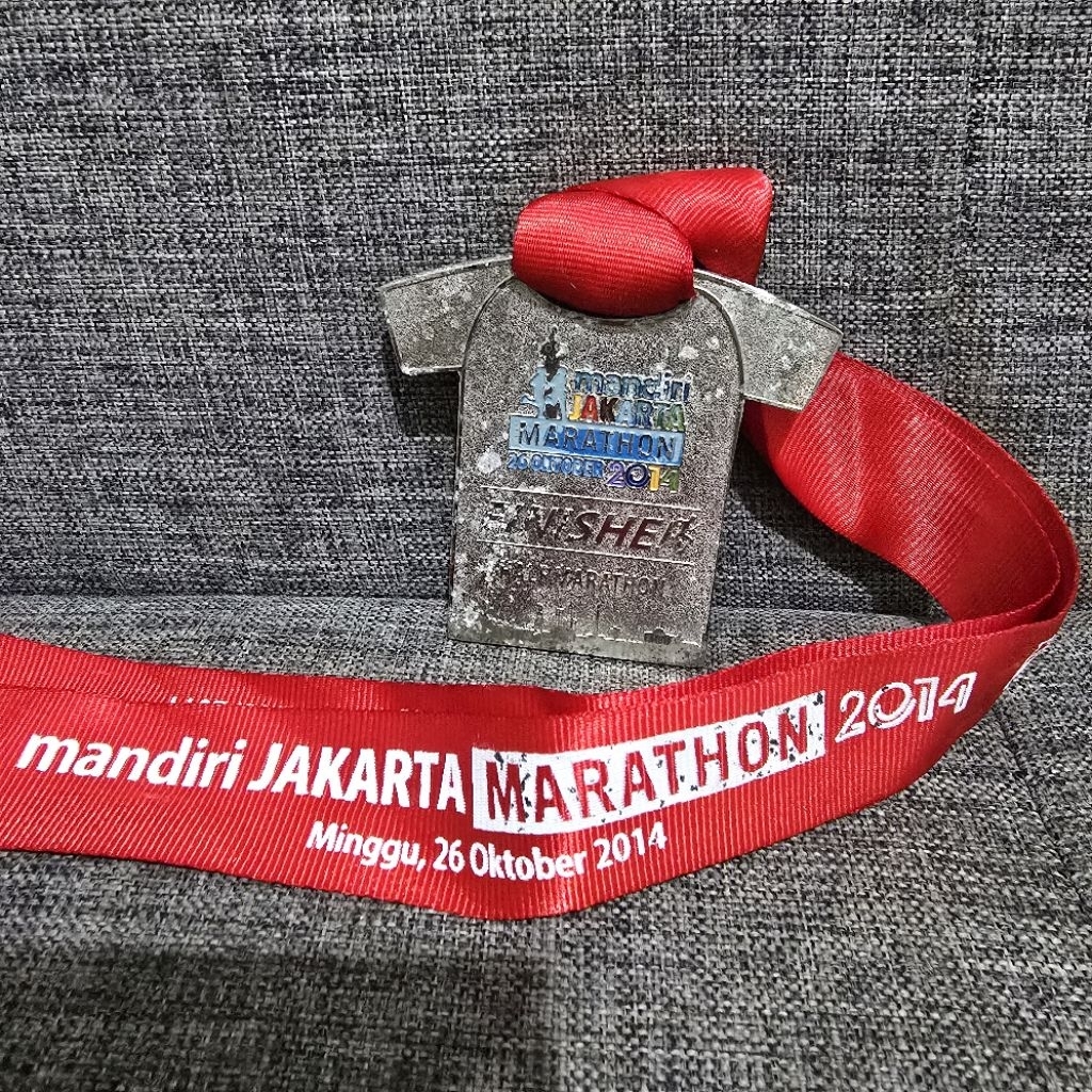 medali finisher Half Marathon running jakarta marathon 2014 mandiri