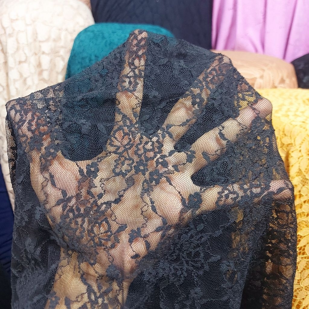 kain brokat street  - kain brokat motif elegan halus lembut  - kain brokat tile ( hitam) G1