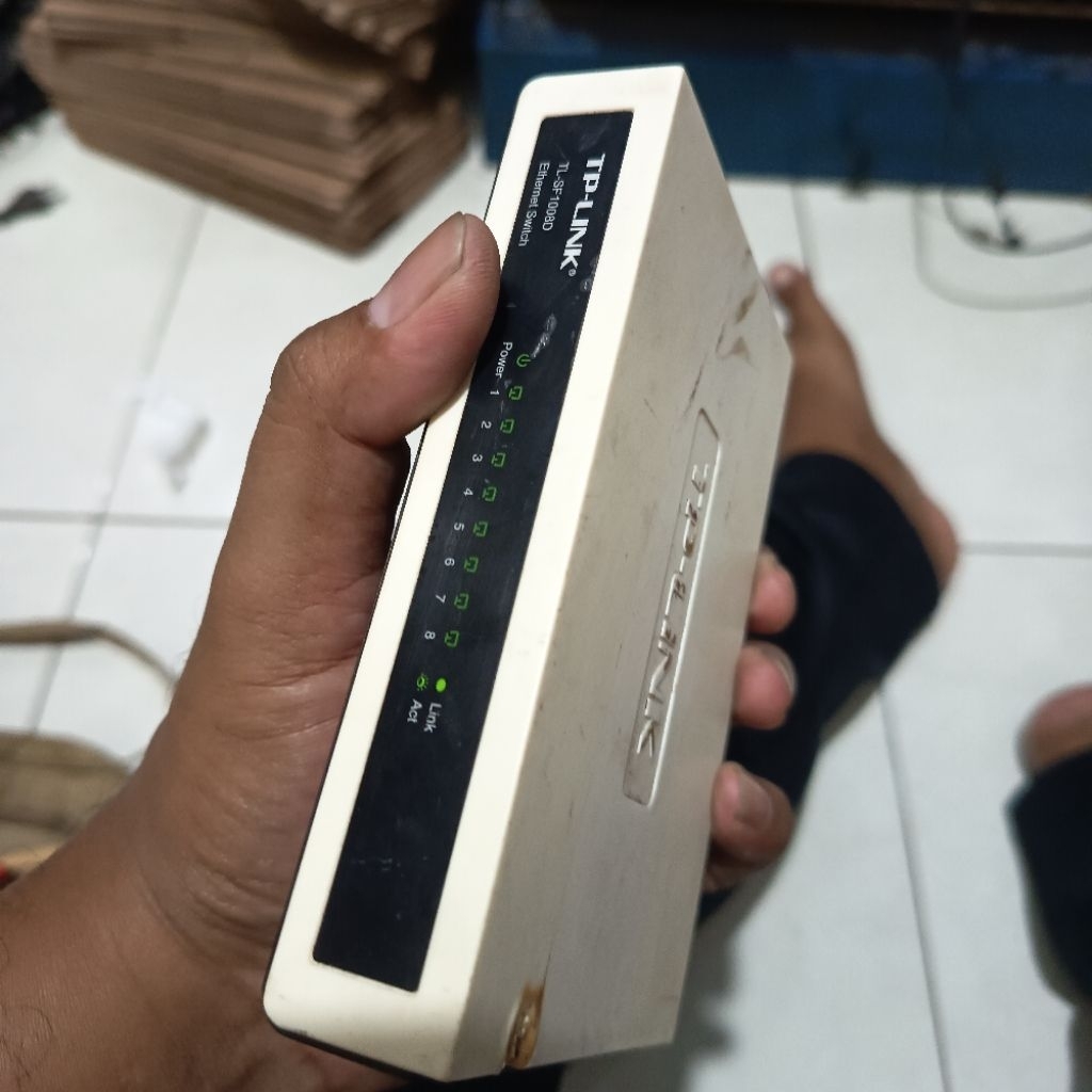 switch hub tplink 8 port 9volt ( bekas )