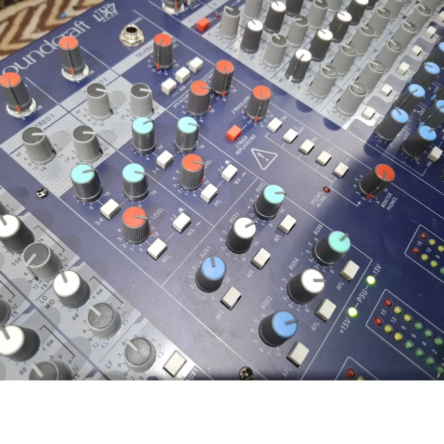 MIXER ADUIO SOUNDCRAFT LX7 24 CHANNEL Mixer Soundcraft LX7II 24CH