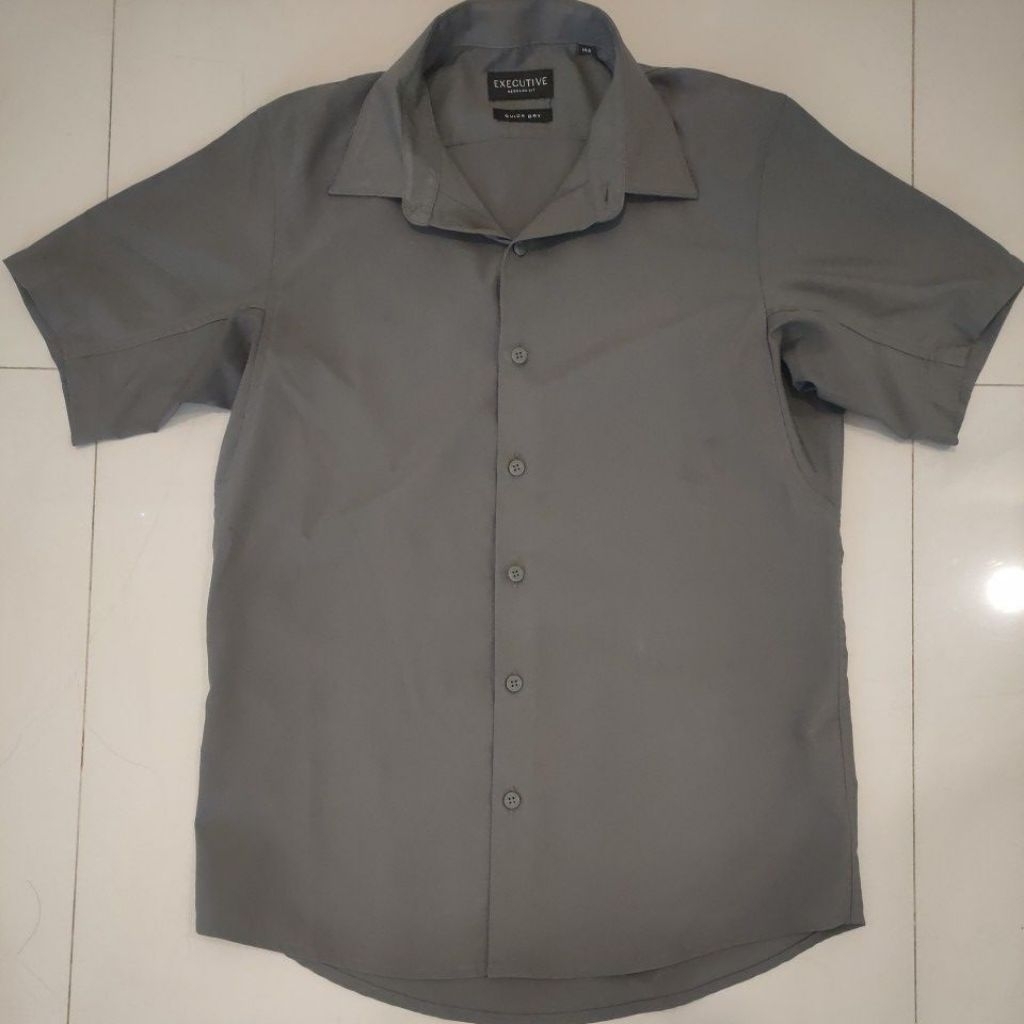 Preloved.Kemeja pria the executive grey