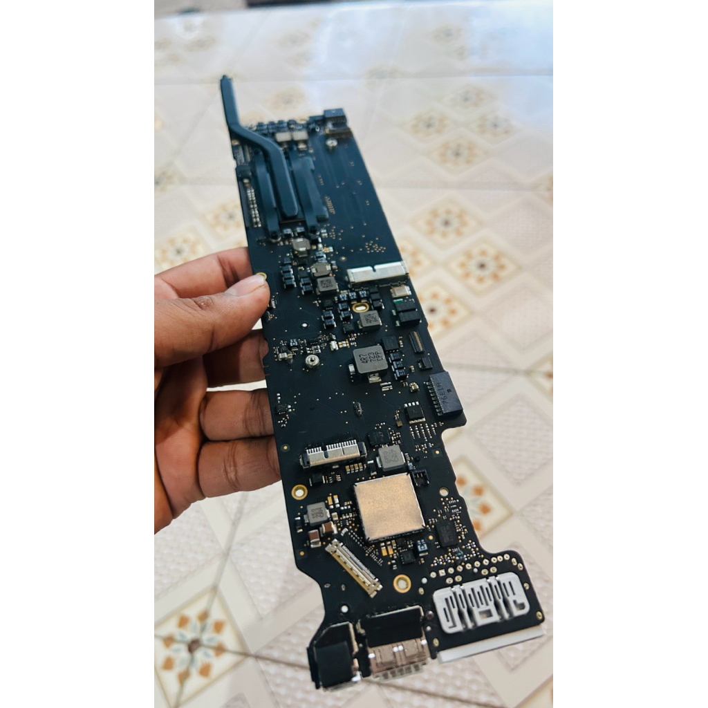 logic board macbook air MBA 2017 core i5 ram 8gb kondisi matot
