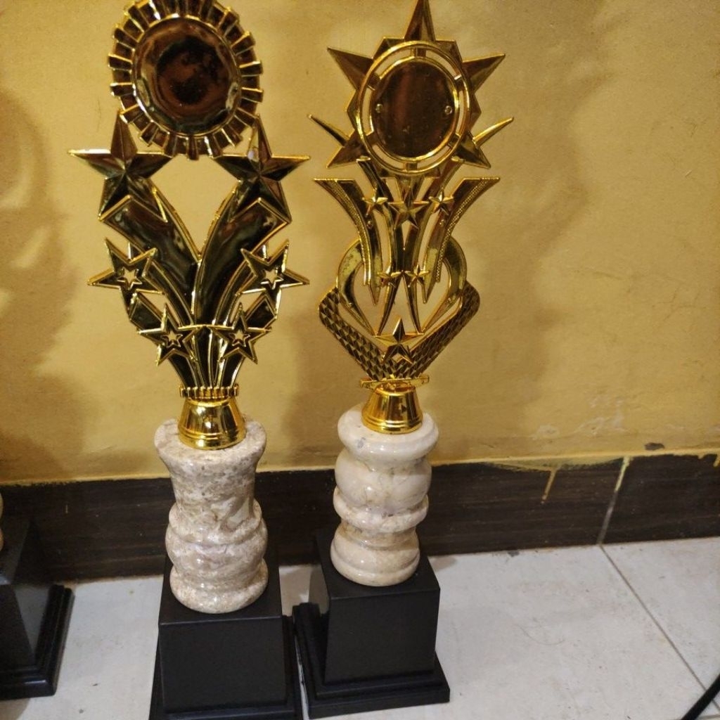 piala trophy marmer