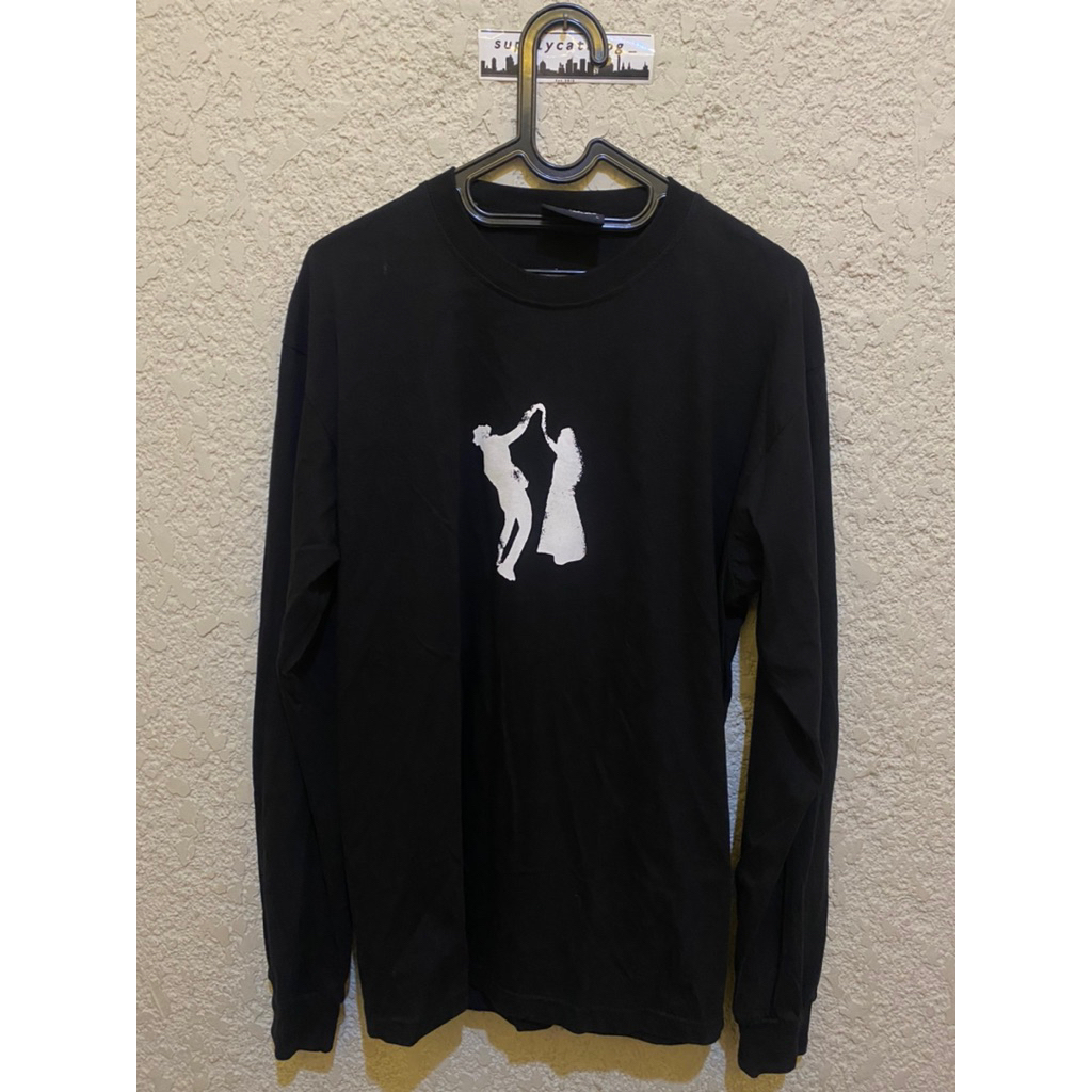 HINDIA MENARI DENGAN BAYANGAN LONGSLEEVE BLACK 2026