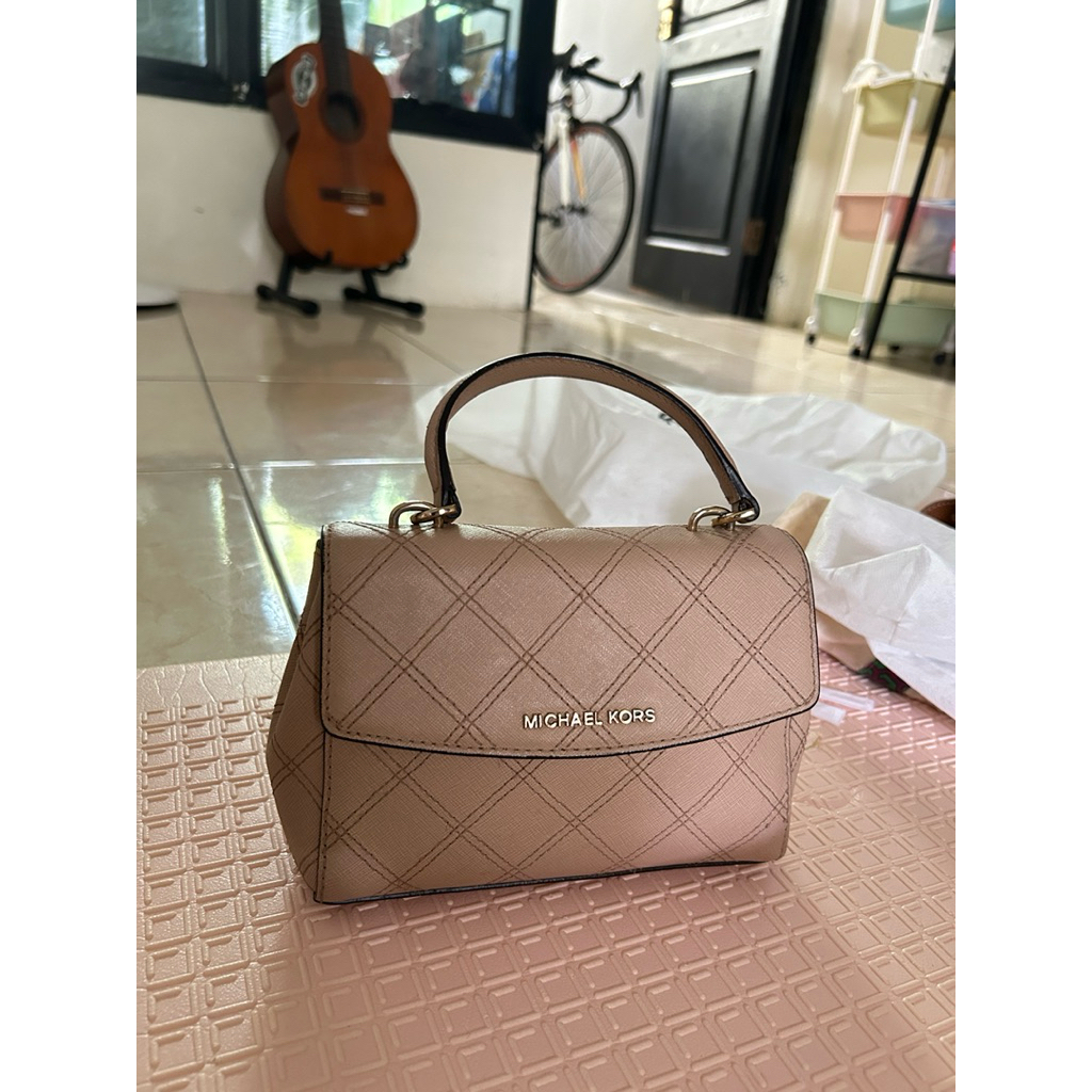 MK Ava