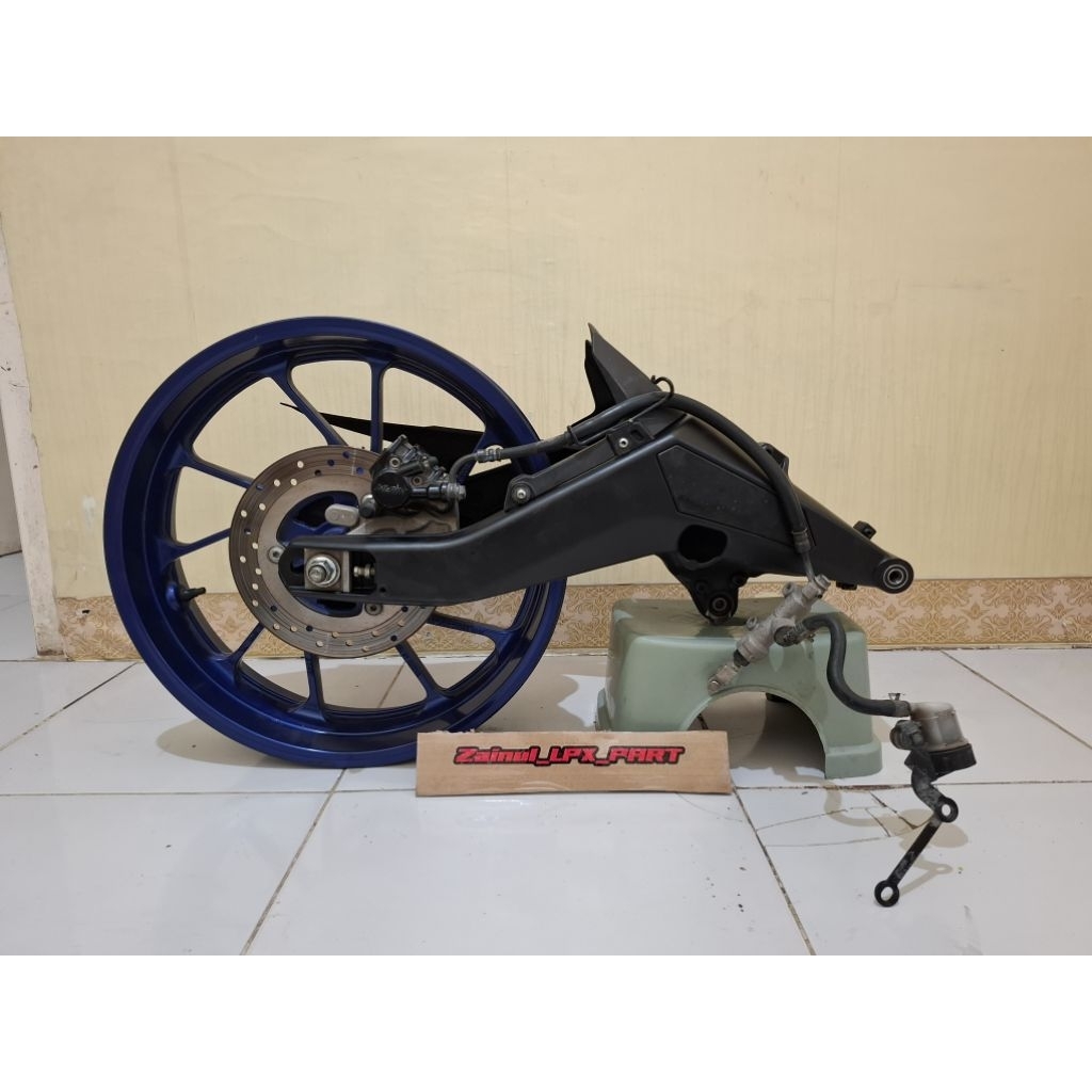 SWING ARM NEW R15 V3 V4 PN VIXION DAN VELG BELAKANG UK 4.0 INC NEW R15 V3 V4 PNP VIXION