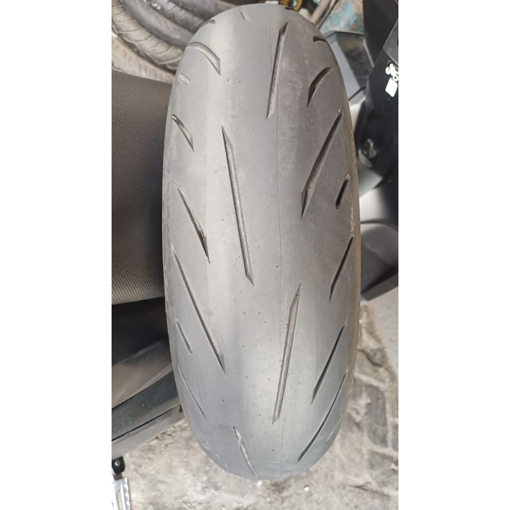 battlax  hypersport s22. 160/60-17