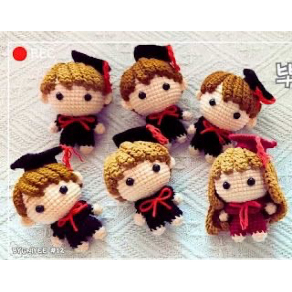 GRADUATION DOLL CROCHET