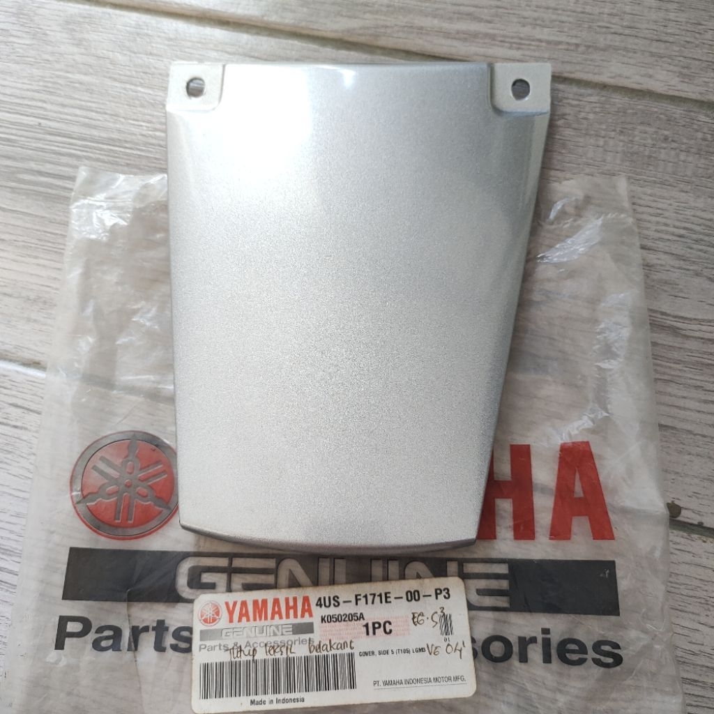 Pet sambungan body belakang silver F1ZR FIZR Vega R lama Original Asli Yamaha 4US-F171E-00-P3