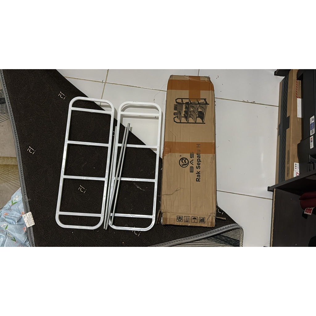 PRELOVED RAK SEPATU