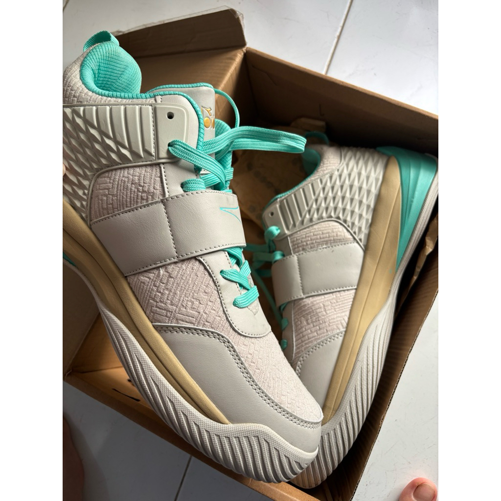 Diadora harier sepatu basket