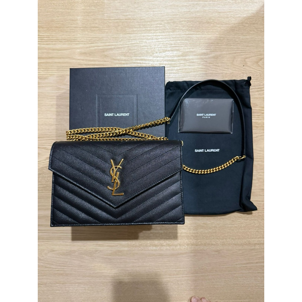 NETT PRELOVED LIKE NEW - YSL WOC 19 AUTHENTIC
