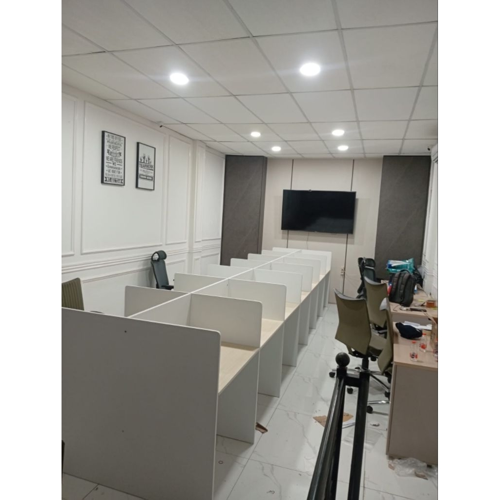 Meja Kantor 4 orang dan 6orang staff Partisi Sekat /Meja kerja Baca Miminimalis Kubikal Workstation