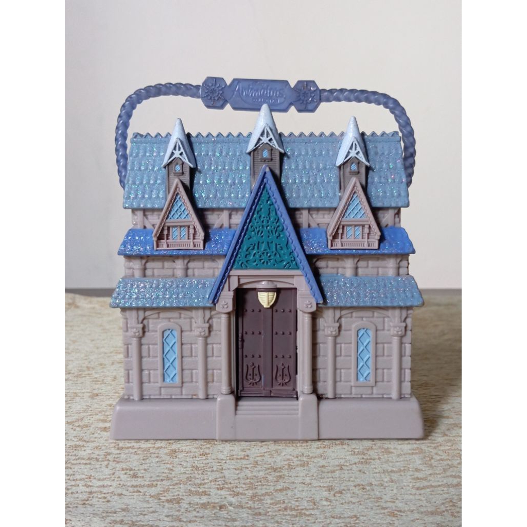 Kastil Diorama Disney Animators Littles Frozen Playset