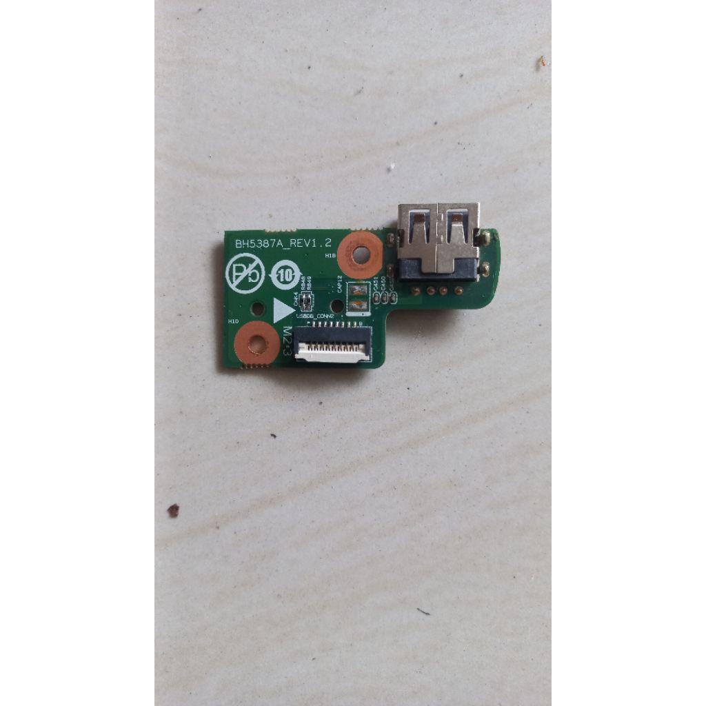 Port USB bawaan Notebook Lenovo E10-30