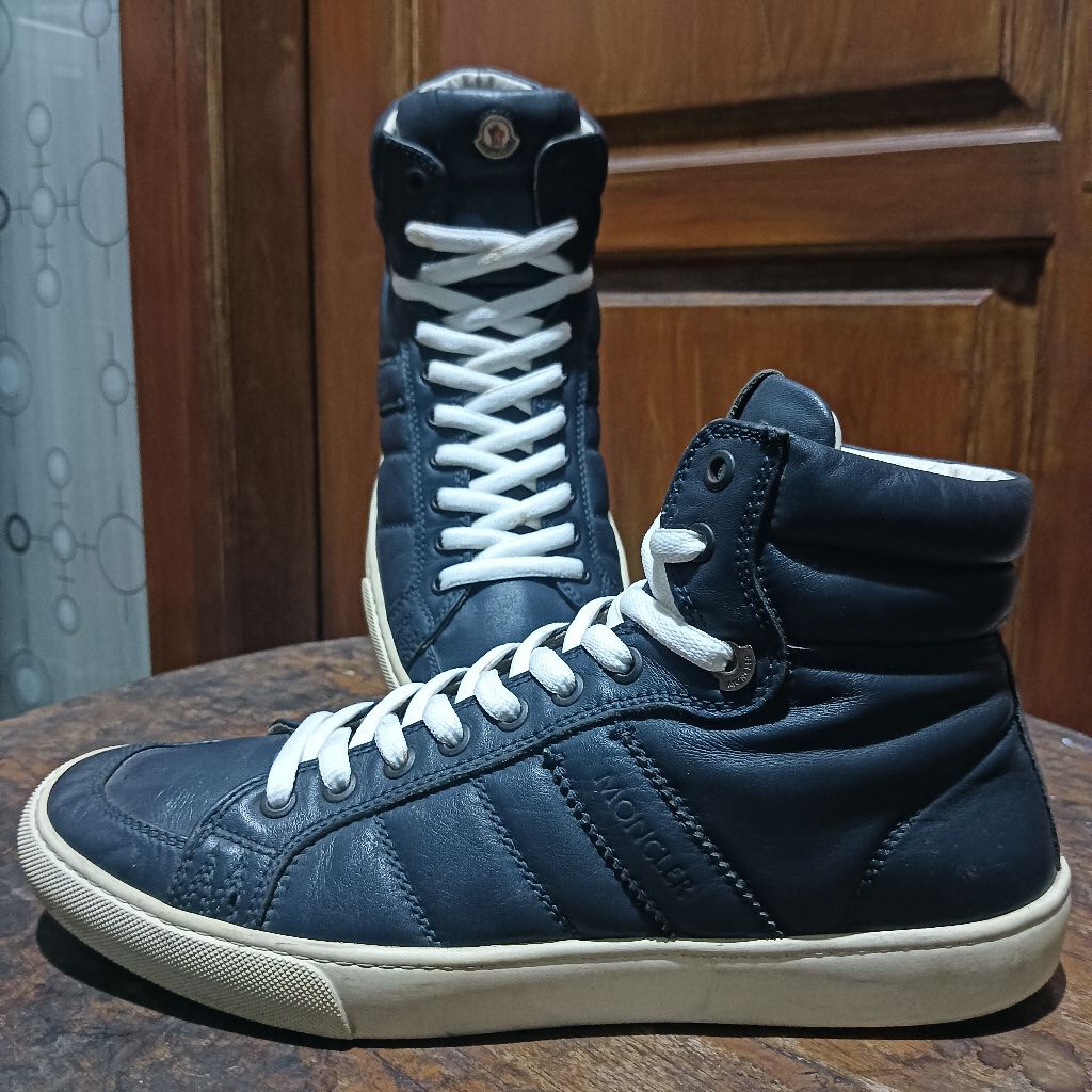 sepatu moncler size 42