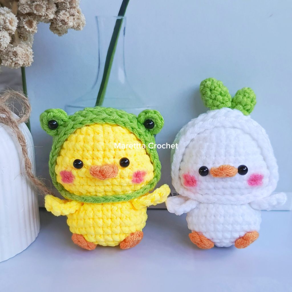 (Marettta Crochet) Crochet Baby Duck with Hat Keychain