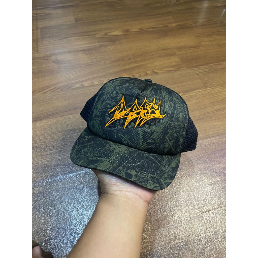Topi Defy x Vinicious pain mantab