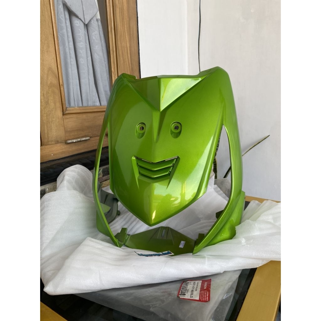 64301-KVY-960BLG COVER PANEL DADA DEPAN BEAT KARBU HIJAU ORIGINAL HGP