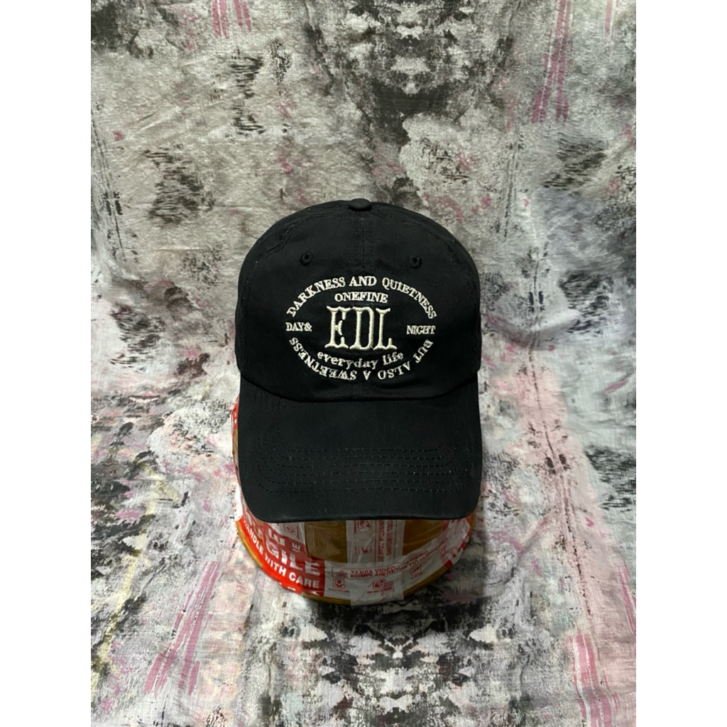 topi simple big logo