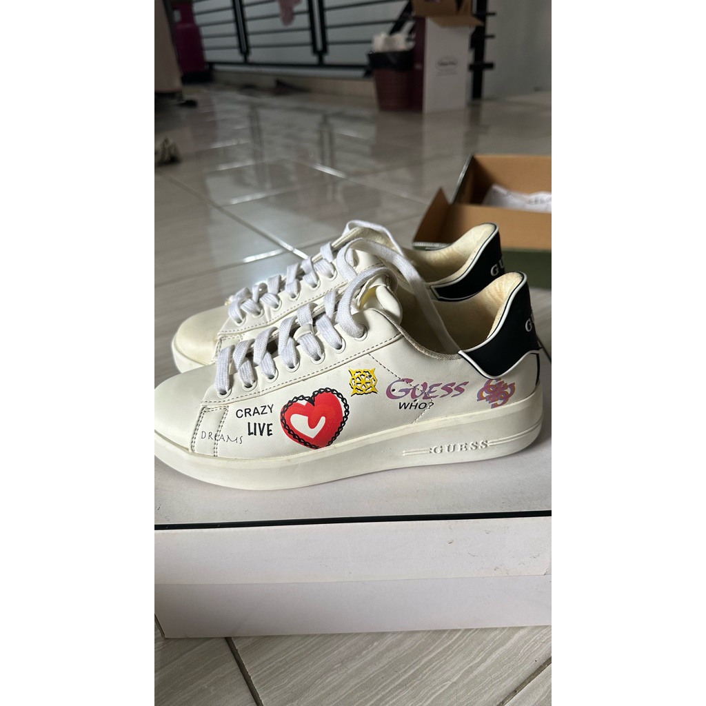 sepatu guess