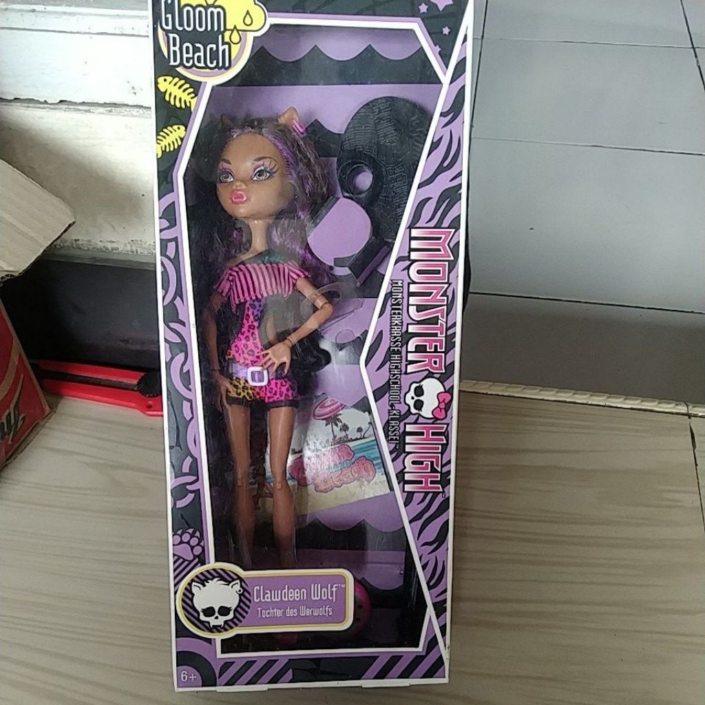 Monster High gloom beach clawdeen wolf