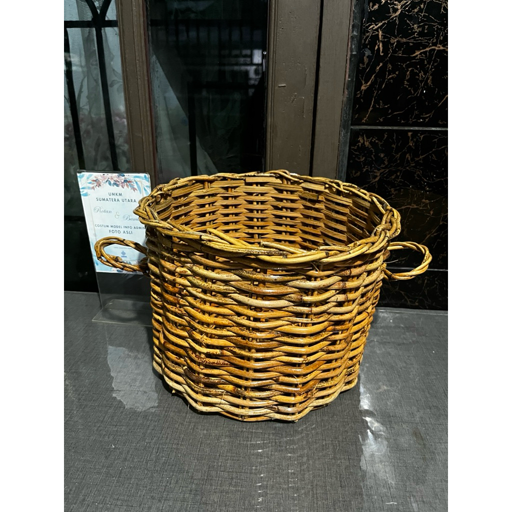 Keranjang Loundy Rotan / Keranjang Baju Cacing Pot / tempat pakaian kotor / keranjang pot bunga / ke
