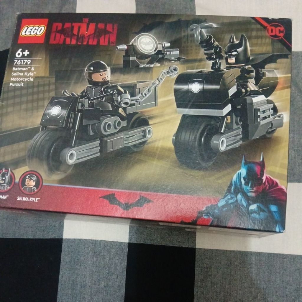 Lego batman 76179 batman  & Selina Kyle motorcycle pursuit second