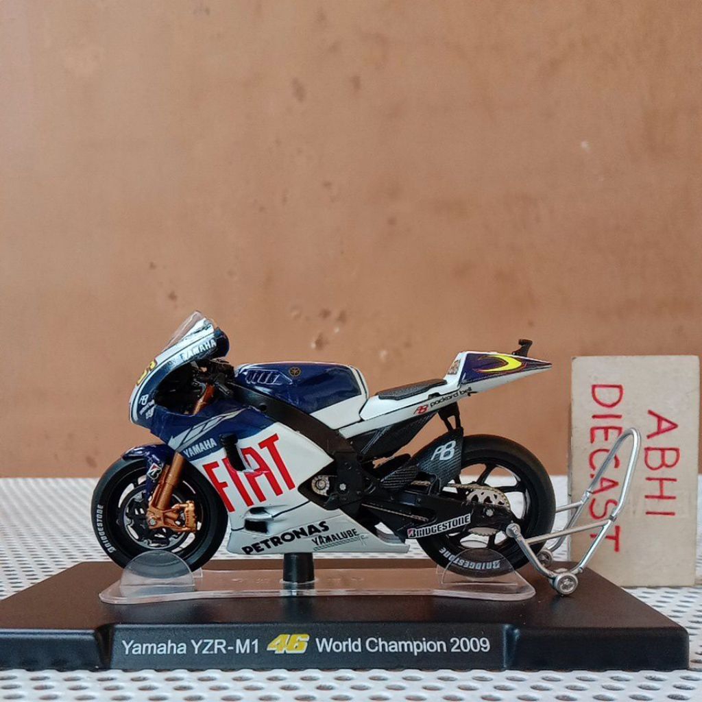 Leomodels yamaha yzr-m1 Fiat 2009 valentino rossi no.46 miniatur diecast motogp leo model yamaha yzr