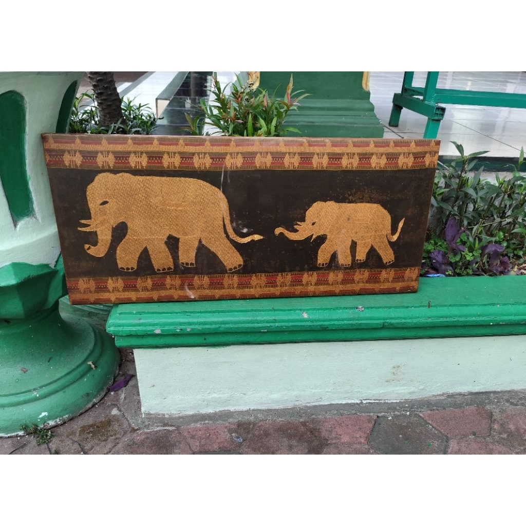 Tapis Lampung Tua motif Gajah benang emas tua Vintage tahun 1970qn benang emas lampung minus noda al