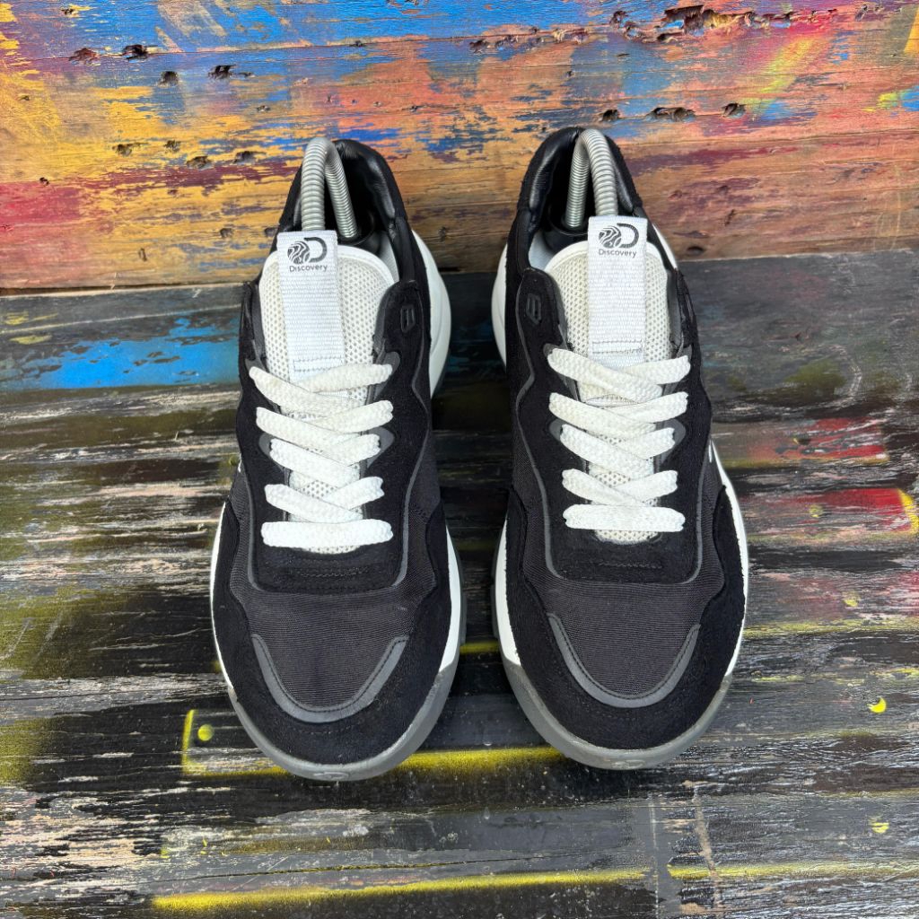 sepatu pria sneakers sepatu cowok DISCOVERY expedition mile hitam putih