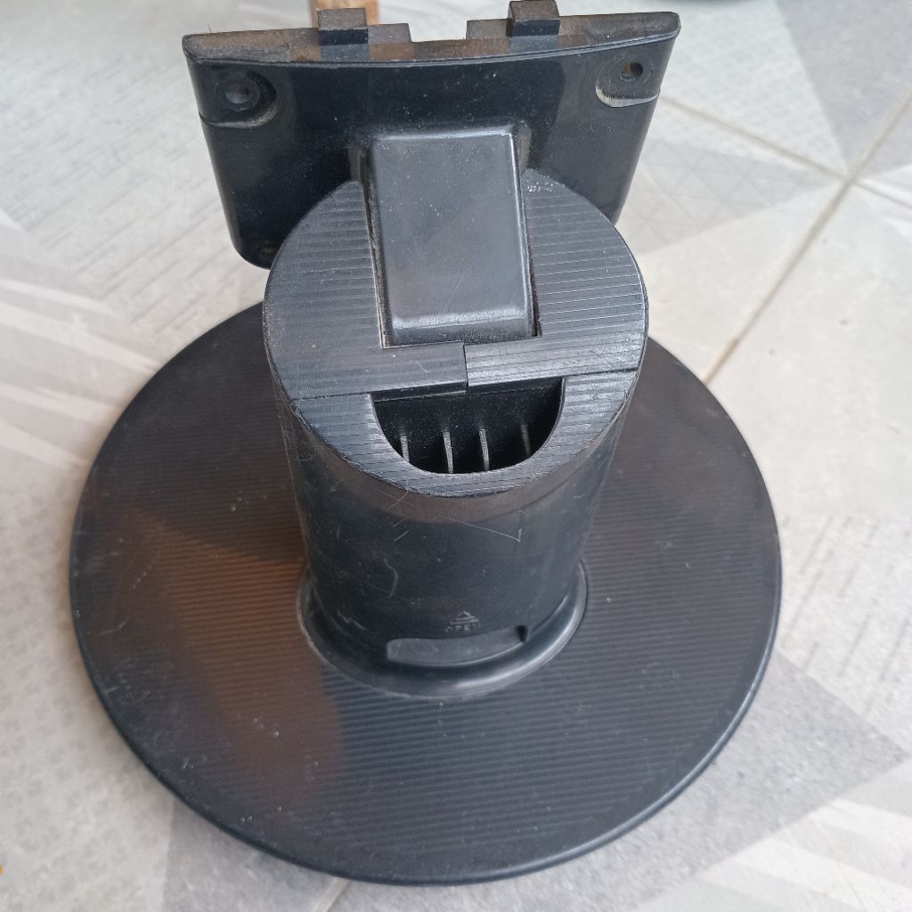 Kaki Stand Monitor LG Flatron L177WSB PF