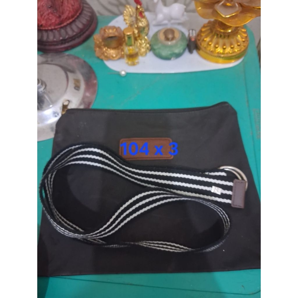 Tali tas brandedBaly uk 104 x 3 warna
Hitam putih tali untuk tas
Limited edition
Barang terawat
Pema