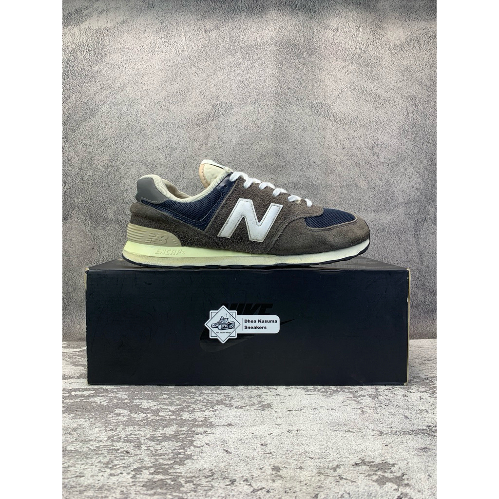 Sepatu Second Casual  New Balance 574 Black Grey Matter  Size 43 insole 27,5 cm  Original Guarantee