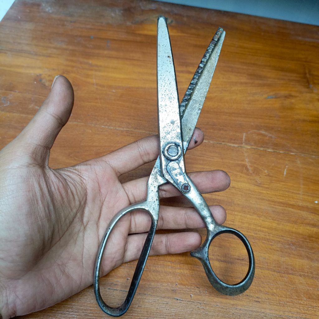 gunting besi canary antik jadul lawas rustik