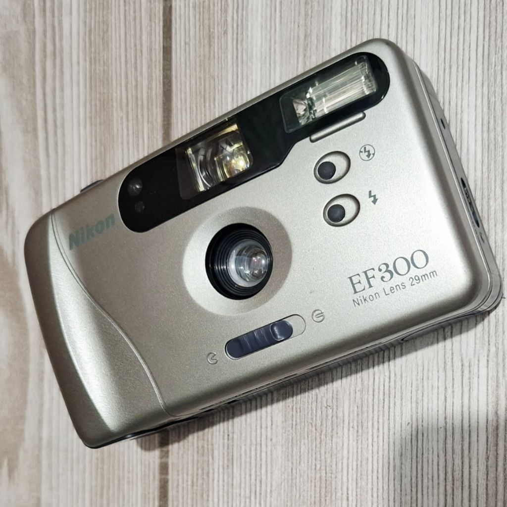 Kamera Analog Nikon EF300