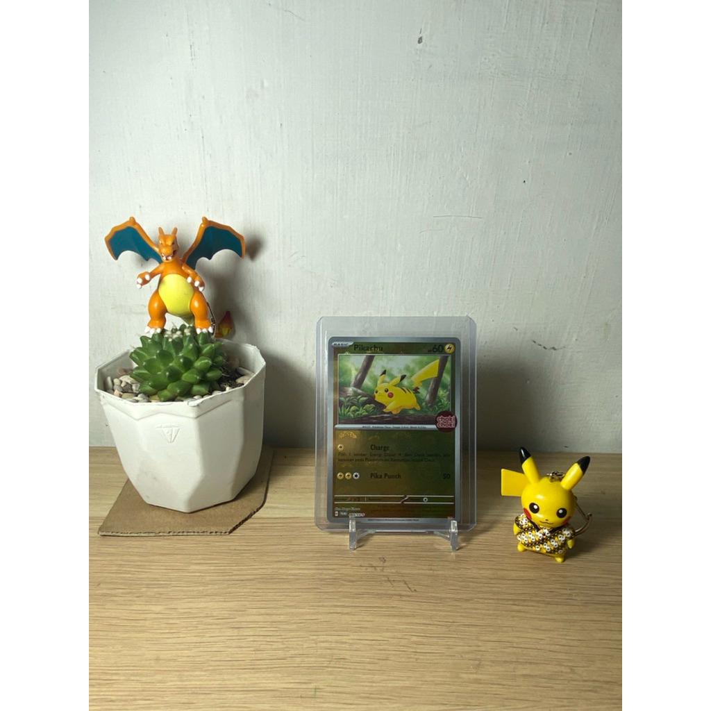 Kartu Pokemon Pikachu Choki-Choki Promo Holo