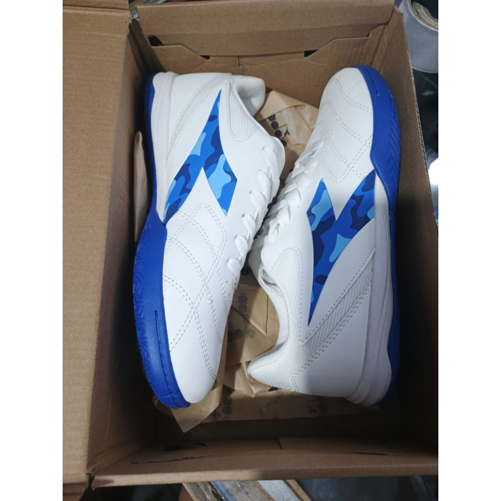 sepatu futsal diadora PILINO