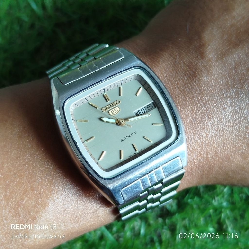 Jam tangan pria vintage SEIKO 5 AUTOMATIC 7009-2030 TV CASE-Jan 1979