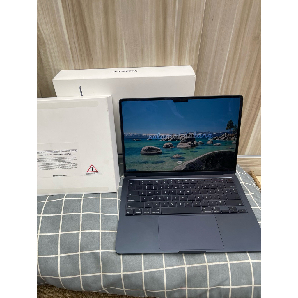 (ibox) Macbook Air M2 2022 13" ram 16gb/256gb Bekas second like new fulset original resmi masih gara