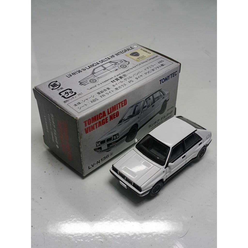 Tomica limited vintage neo lancia delta HF integrale white