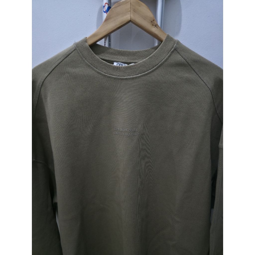 Zara olive Green sweater. Limited Vintage. 100% original. Size L. baju kaos panjang pria warna hijau