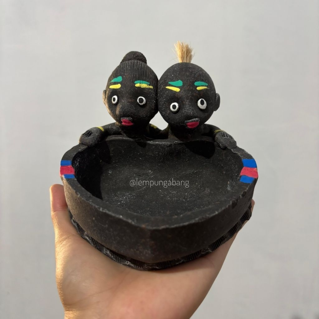 Asbak Love/ Asbak Tanah Liat Unik/ Asbak Orang Indian / Asbak motif batu / Asbak Suku Asmat / Asbak 