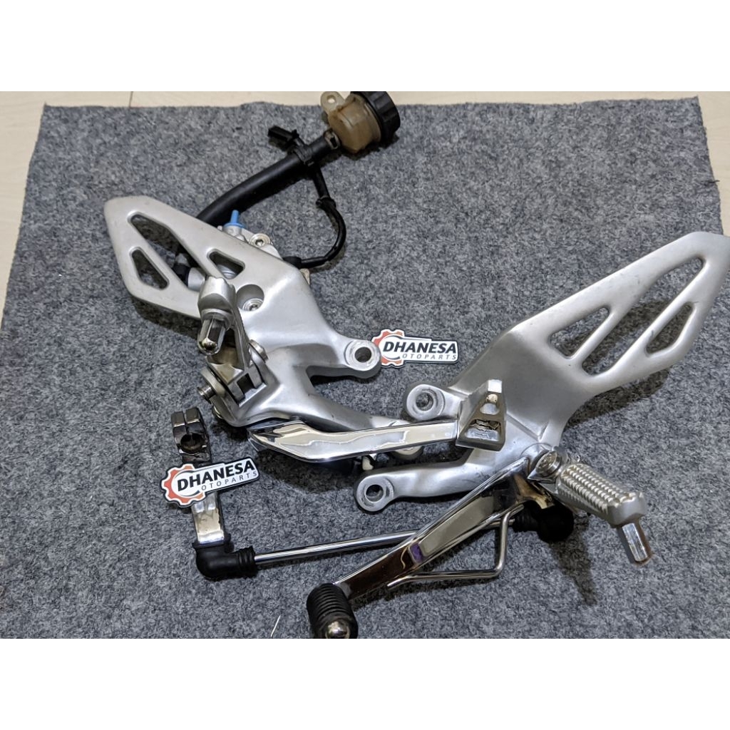 FOOTSTEP DEPAN R15 V3 ORIGINAL COPOTAN