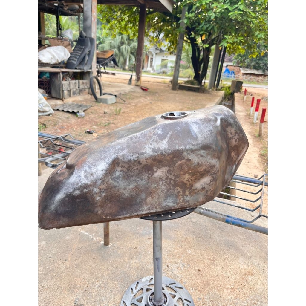 tangki bensin tangki bahan bakar gastank gestank suzuki ts100 suzuki trail trail vintage original