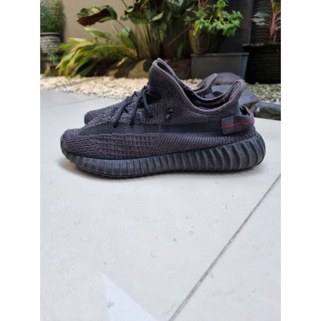 adidas yeezy triple black original